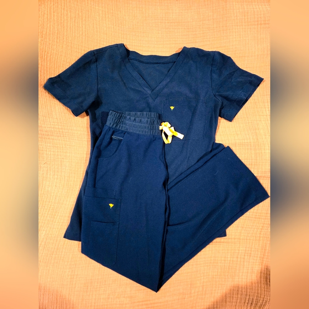 Black Poppy Scrub Set